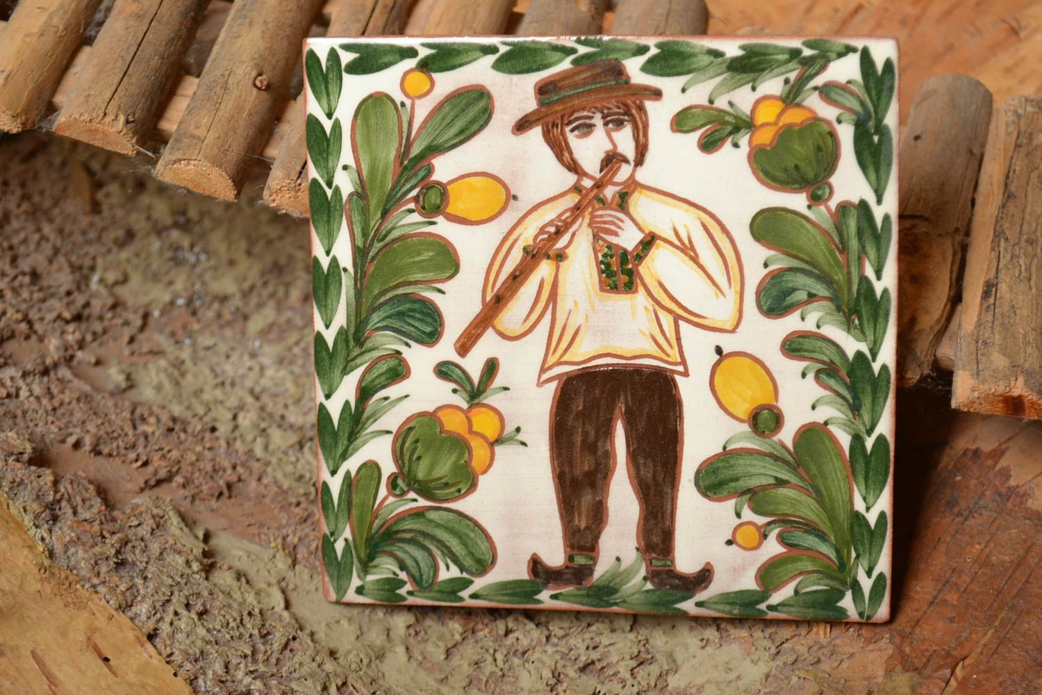 Petit carreau décoré artisanal réalisé en argile peint fait main ethnique photo 1