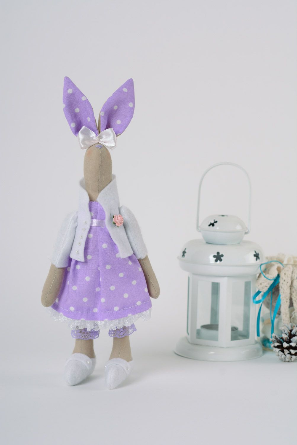 Beau jouet mou fait main lapin en coton et jersey de couleur lilas décor maison photo 1