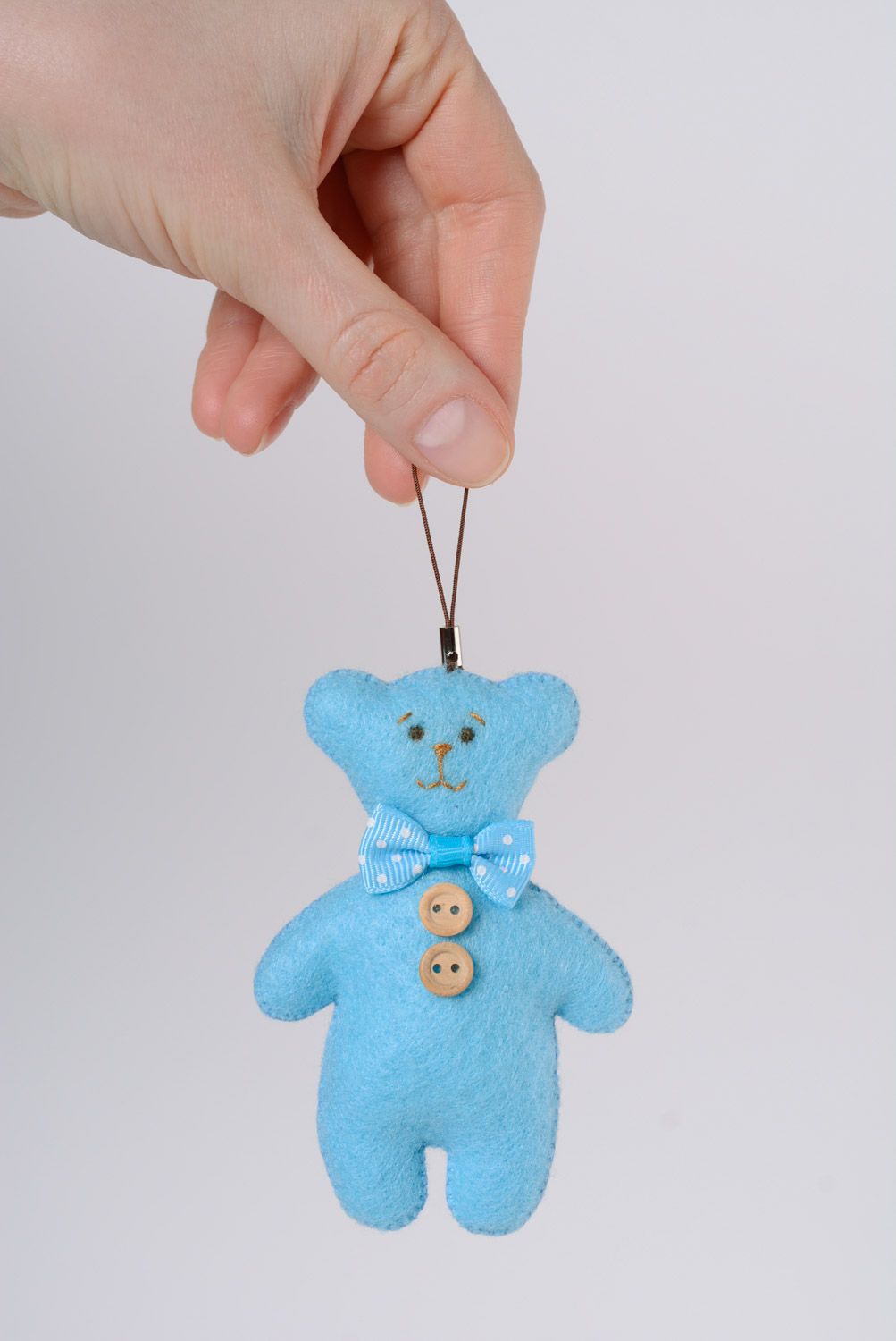 Брелок в виде мишки из фетра игрушка на ключи или сумку голубая ручной работы фото 4
