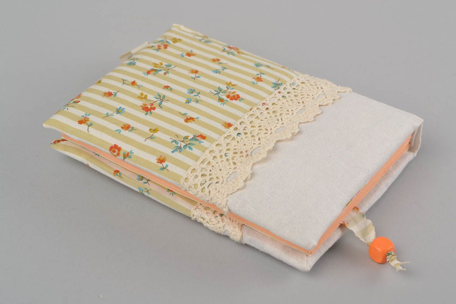 Schönes künstlerisches Notizbuch aus Textil mit Lesezeichen handmade 60 Blätter  foto 4