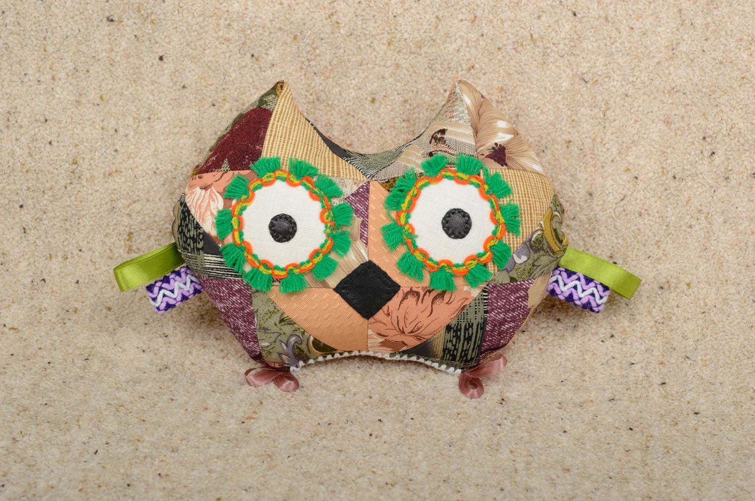 Almohada original hecha amano Búho juguete decorativo elemento decorativo foto 1