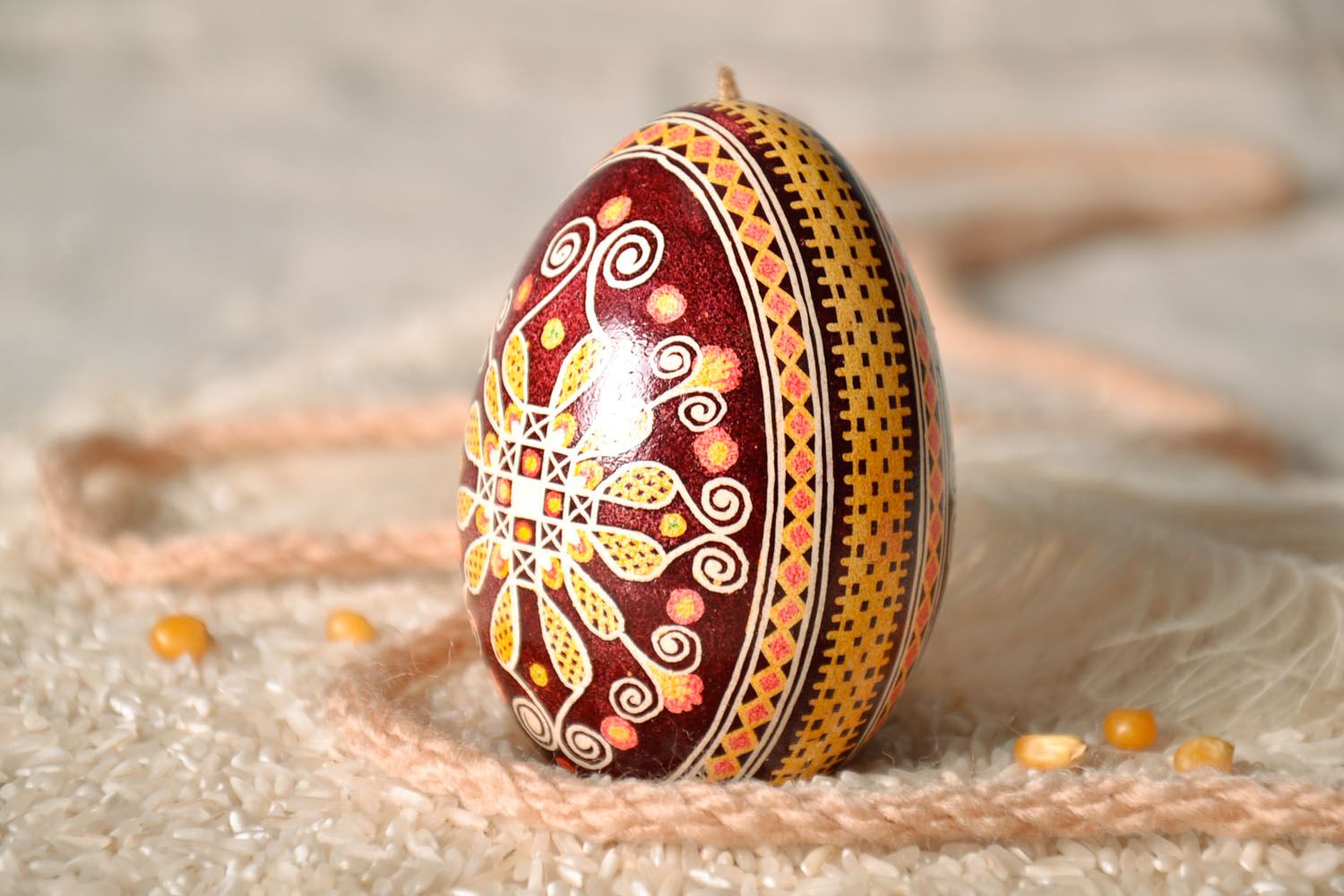 Huevo pintado de Pascua con tintes de anilina foto 1