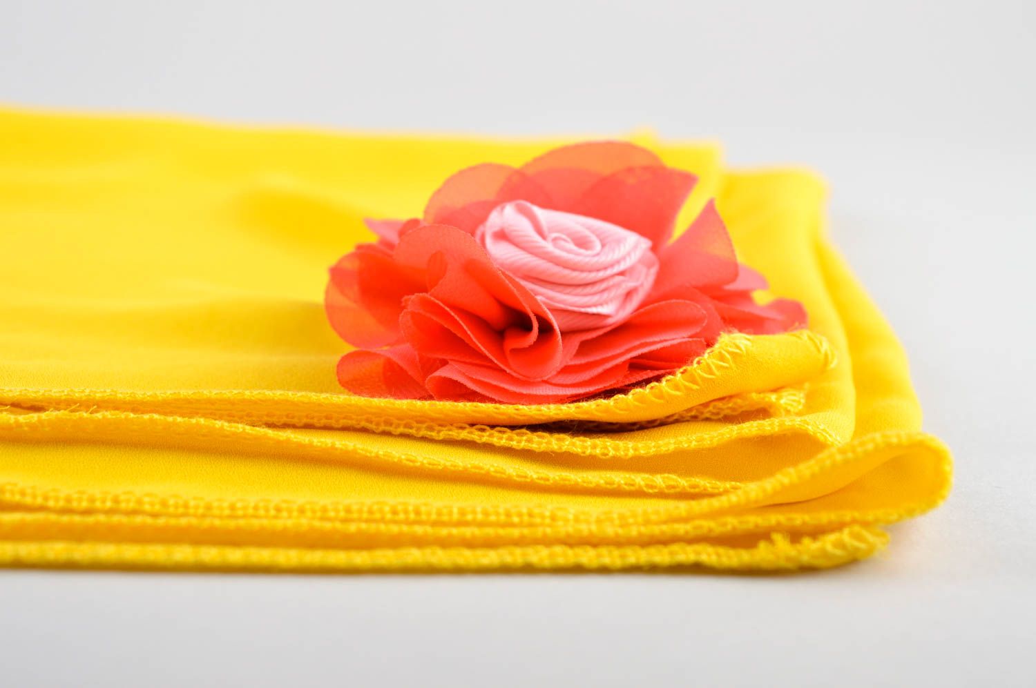 Женский шарф ручной работы желтый шерстяной шарф стильный красивый шарф с брошью фото 5