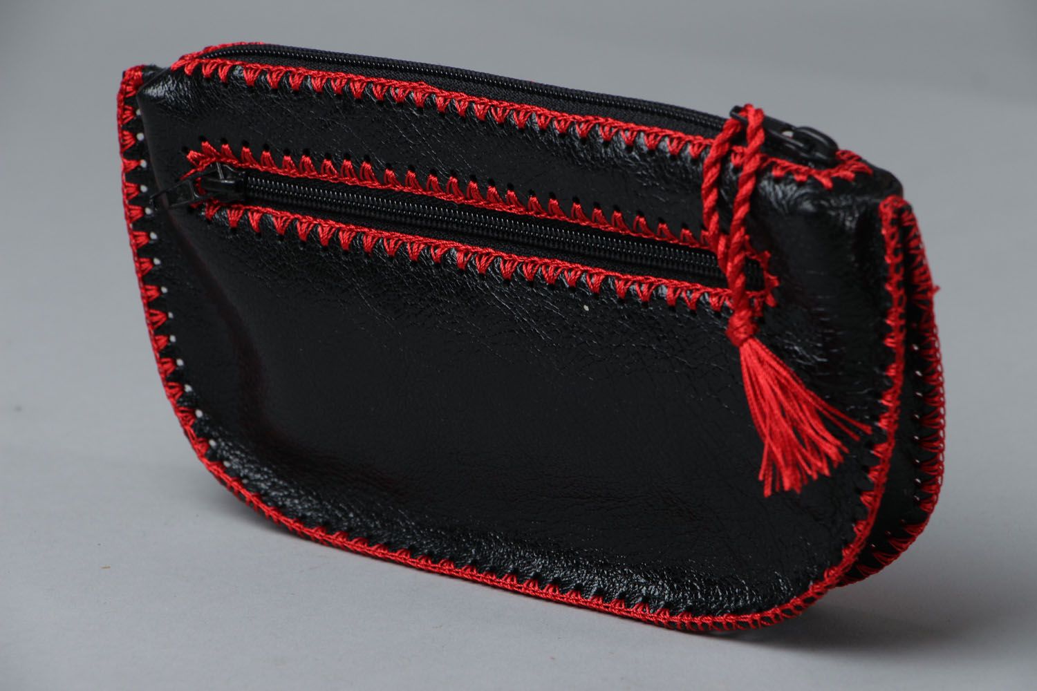 Red leather cosmetic bag photo 2