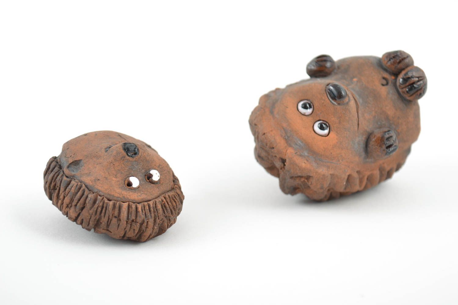 Statuine fatte a mano in ceramica set di due animali ricci divertenti piccoli foto 5