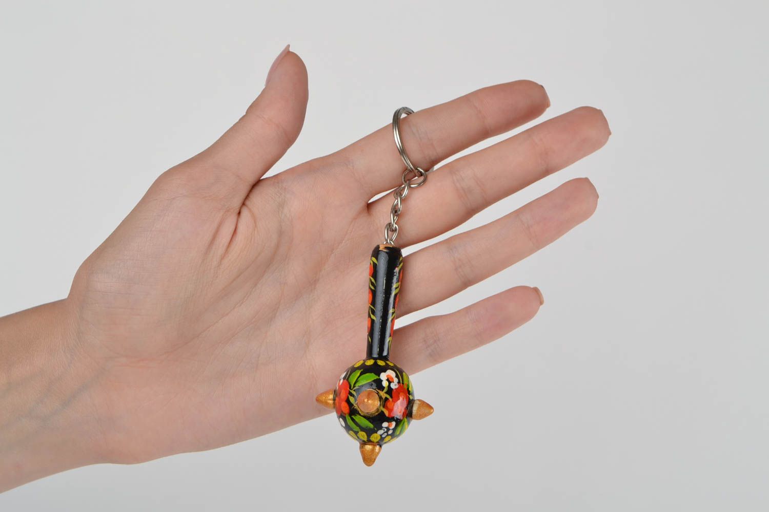 Маленький брелок для ключей из дерева с росписью в этническом стиле хэнд мэйд фото 2