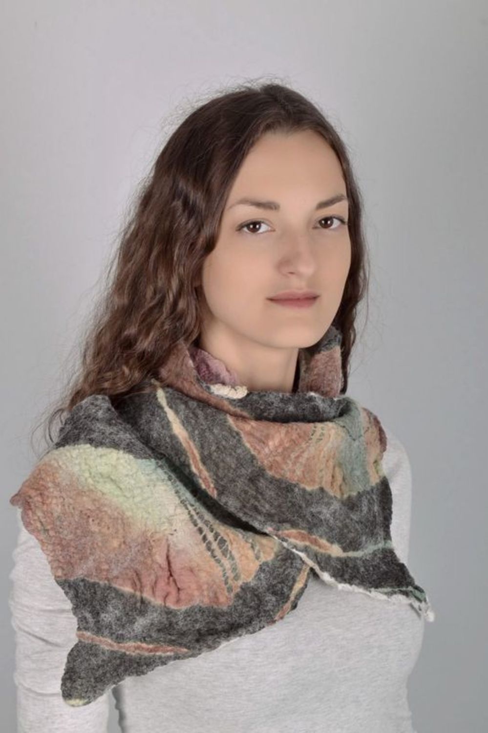 Grey and pink scarf made from wool and silk photo 2