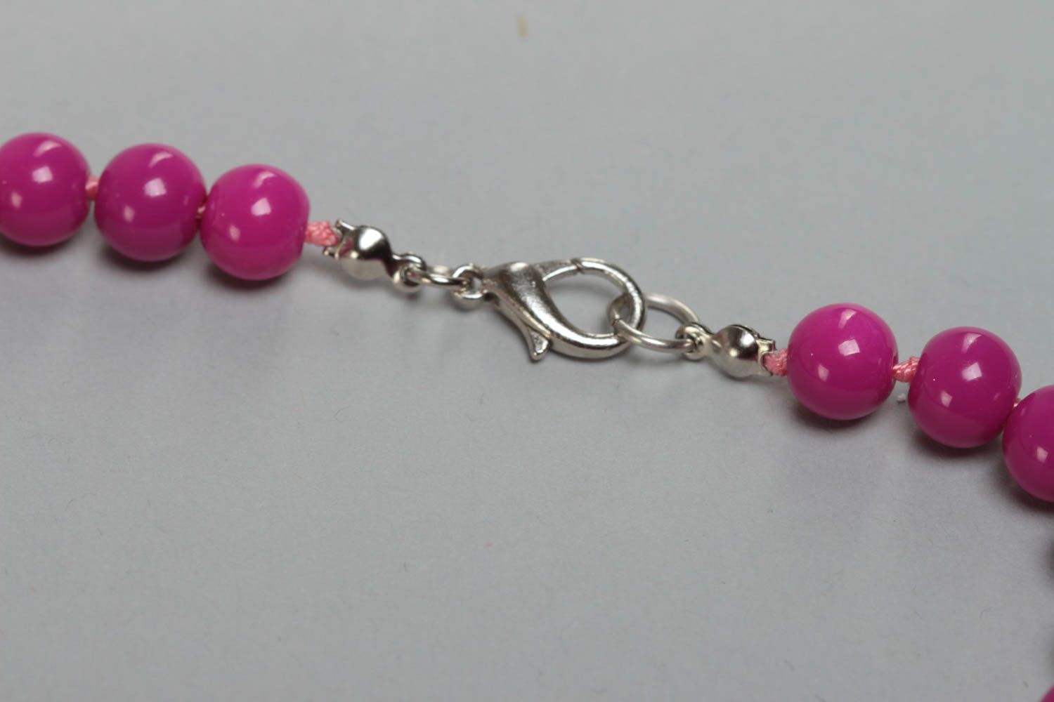 Beautiful bright handmade children's glass bead necklace of fuchsia color photo 4