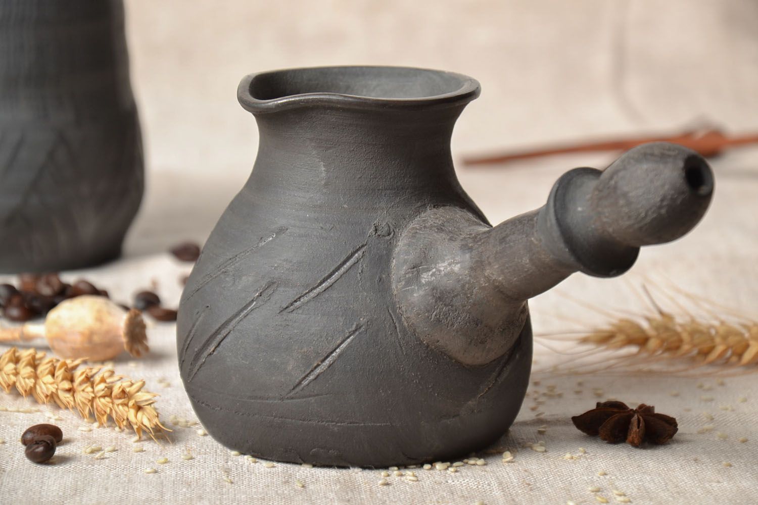 Ibrik in ceramica fatto a mano pentolino da caffè turco per preparare il caffè
 foto 1