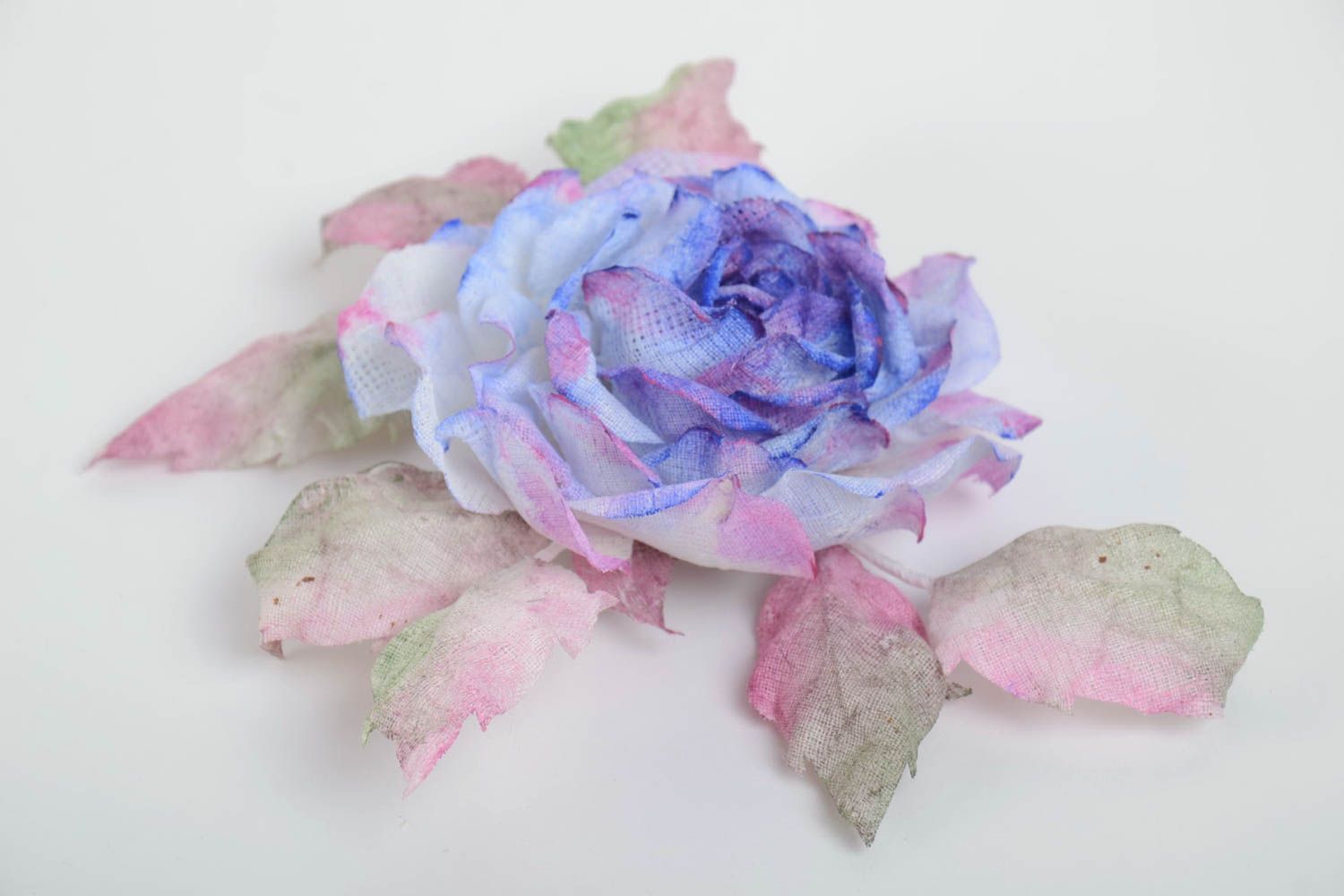 Broche barrette en coton peinte faite main en forme de fleur bleue stylée photo 3
