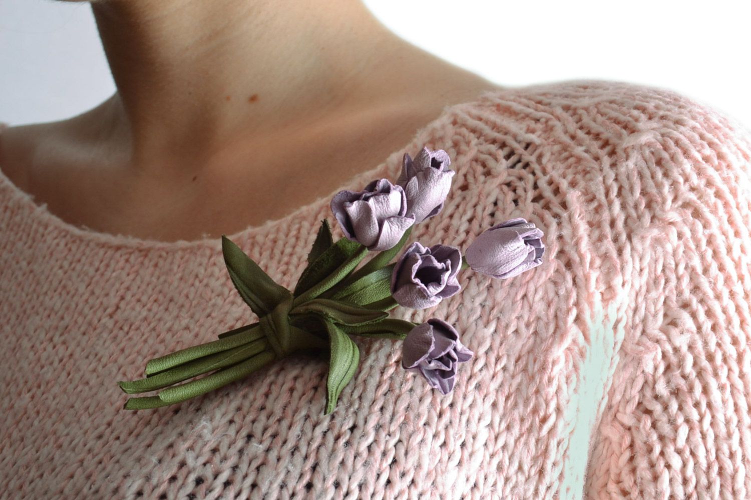 Voluminöse künstlerische Leder Brosche Tulpen Schmuck für Frauen handmade  foto 1