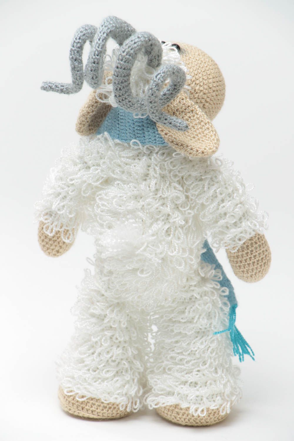 Doudou mouton tricoté au crochet en fils acryliques fait main blanc en écharpe photo 4