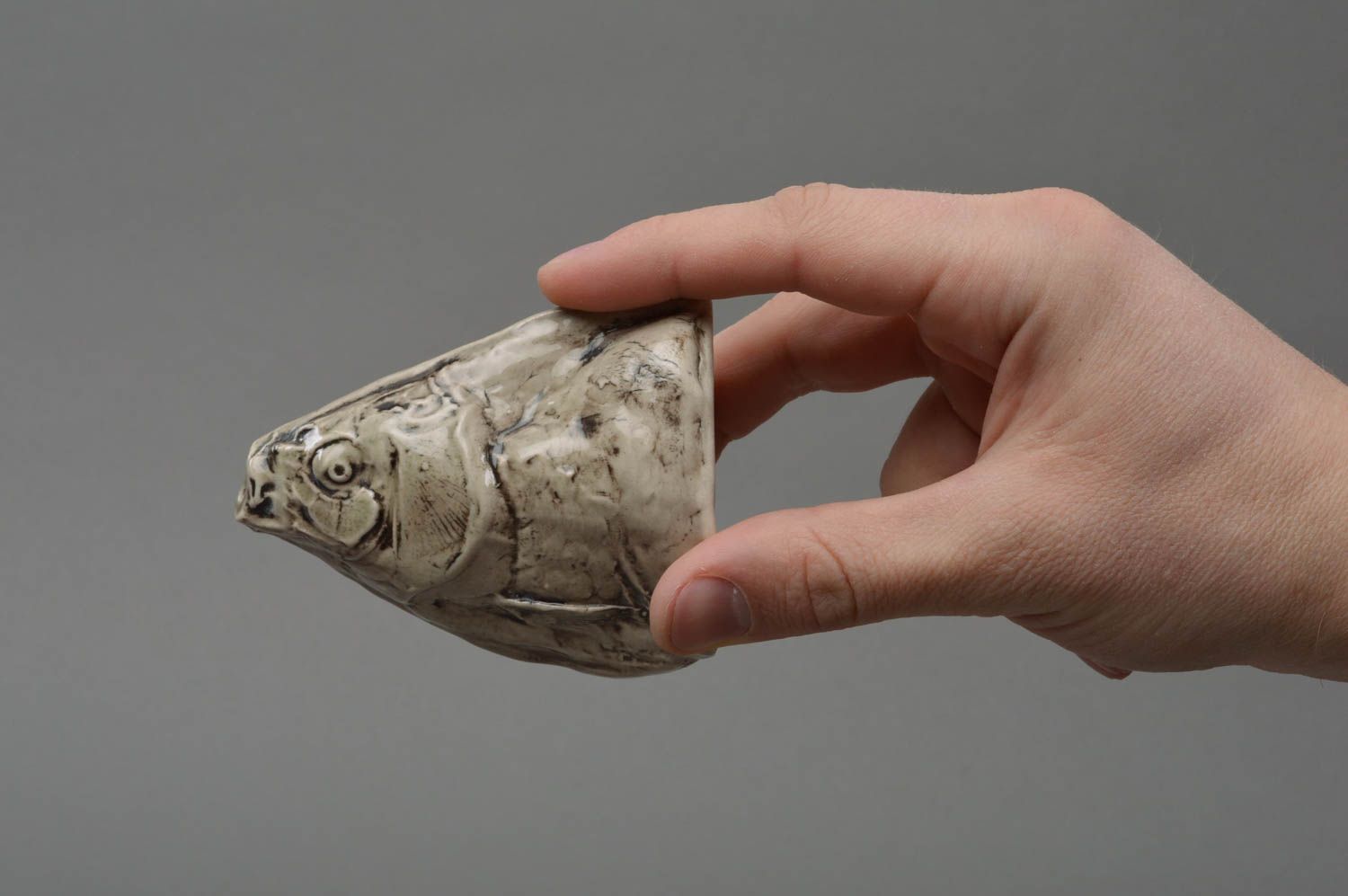 Salière en porcelaine peinte de glaçure faite main originale tête de poisson photo 4