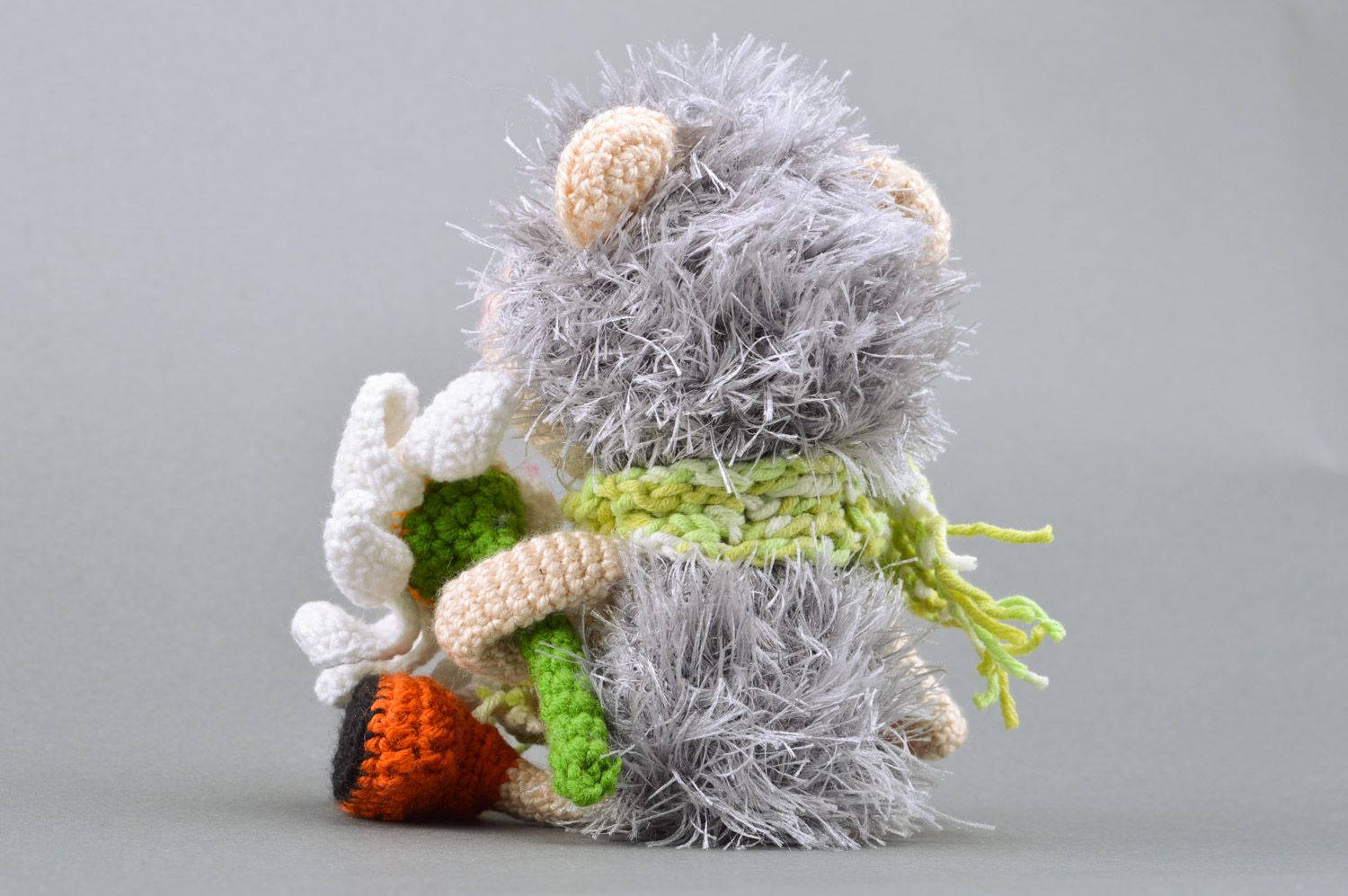 Jouet mou tricoté en fils acryliques au crochet fait main Hérisson avec fleur photo 5