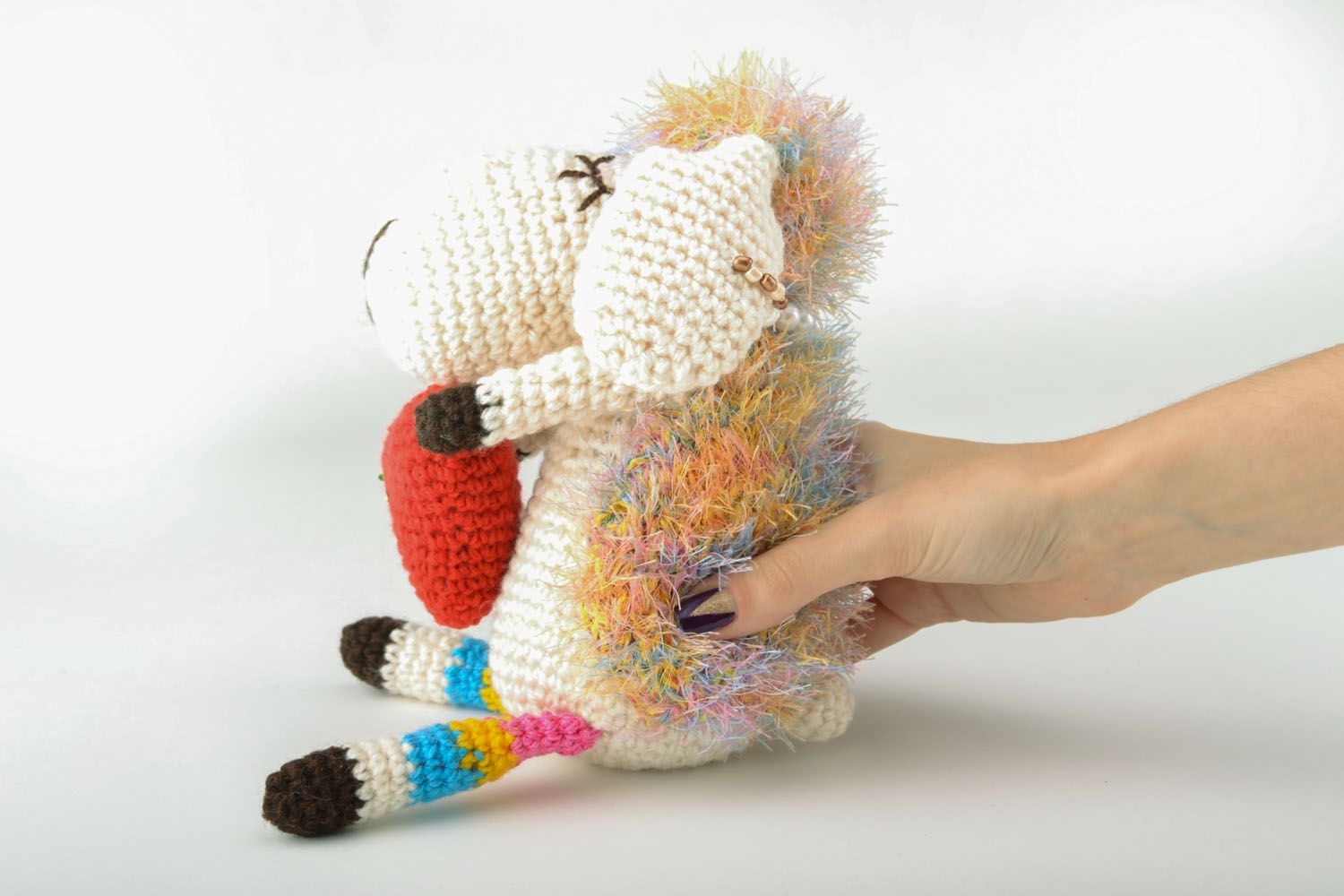 Juguete artesanal tejido con forma de oveja foto 5