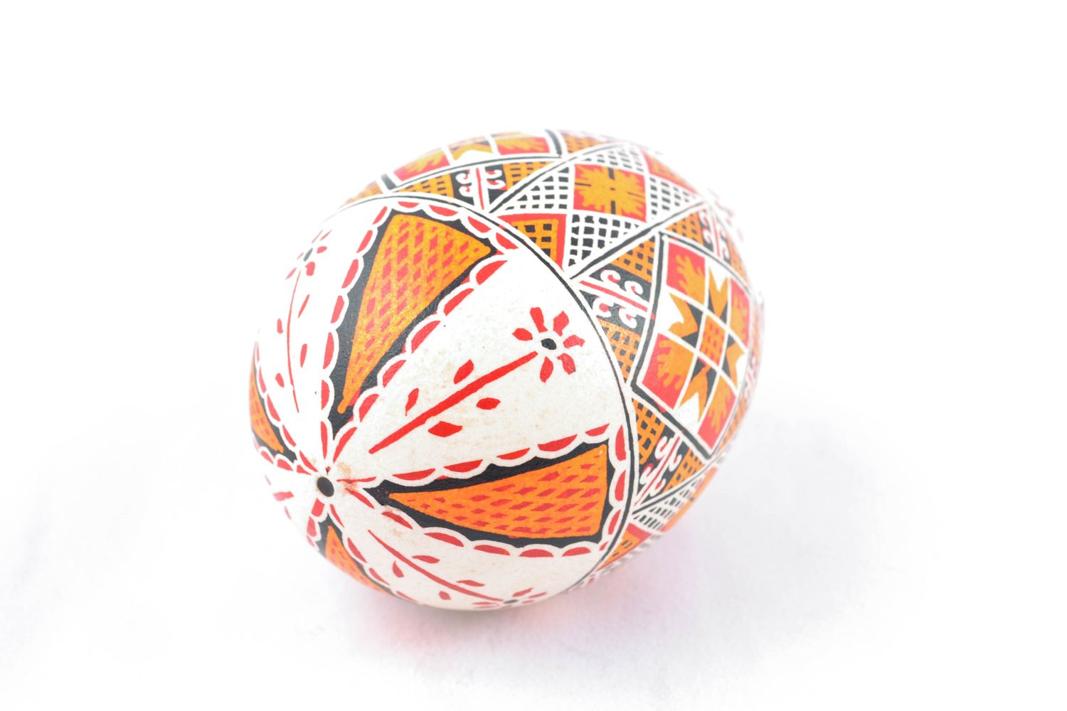 Декоративное яйцо ручной работы в светлой цветовой гамме  фото 3