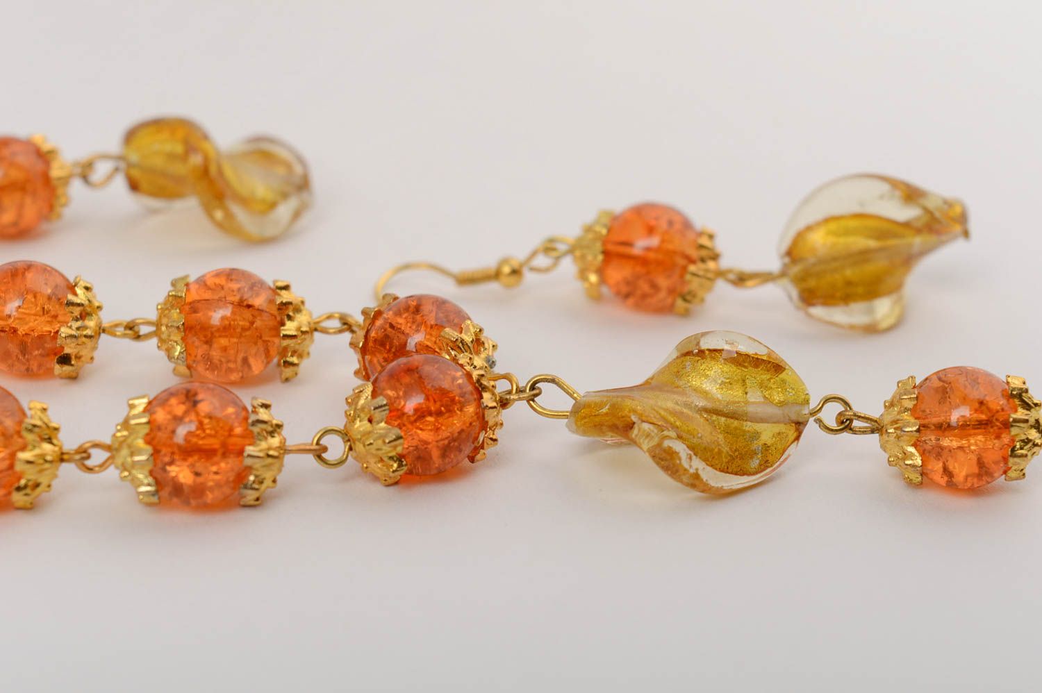 Ensemble de bijoux boucles d'oreilles et collier fait main en verre orange photo 5