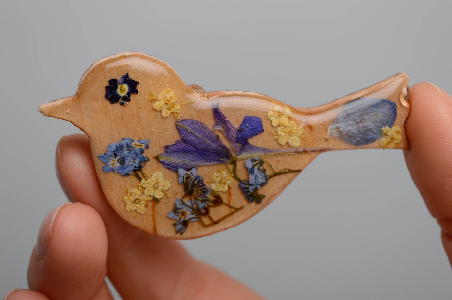 Wooden brooch with real flowers coated with epoxy photo 4
