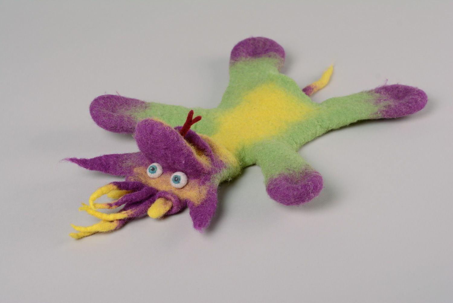 Títere de manopla hecho a mano de lana de fieltro con forma de dragón para niños foto 2