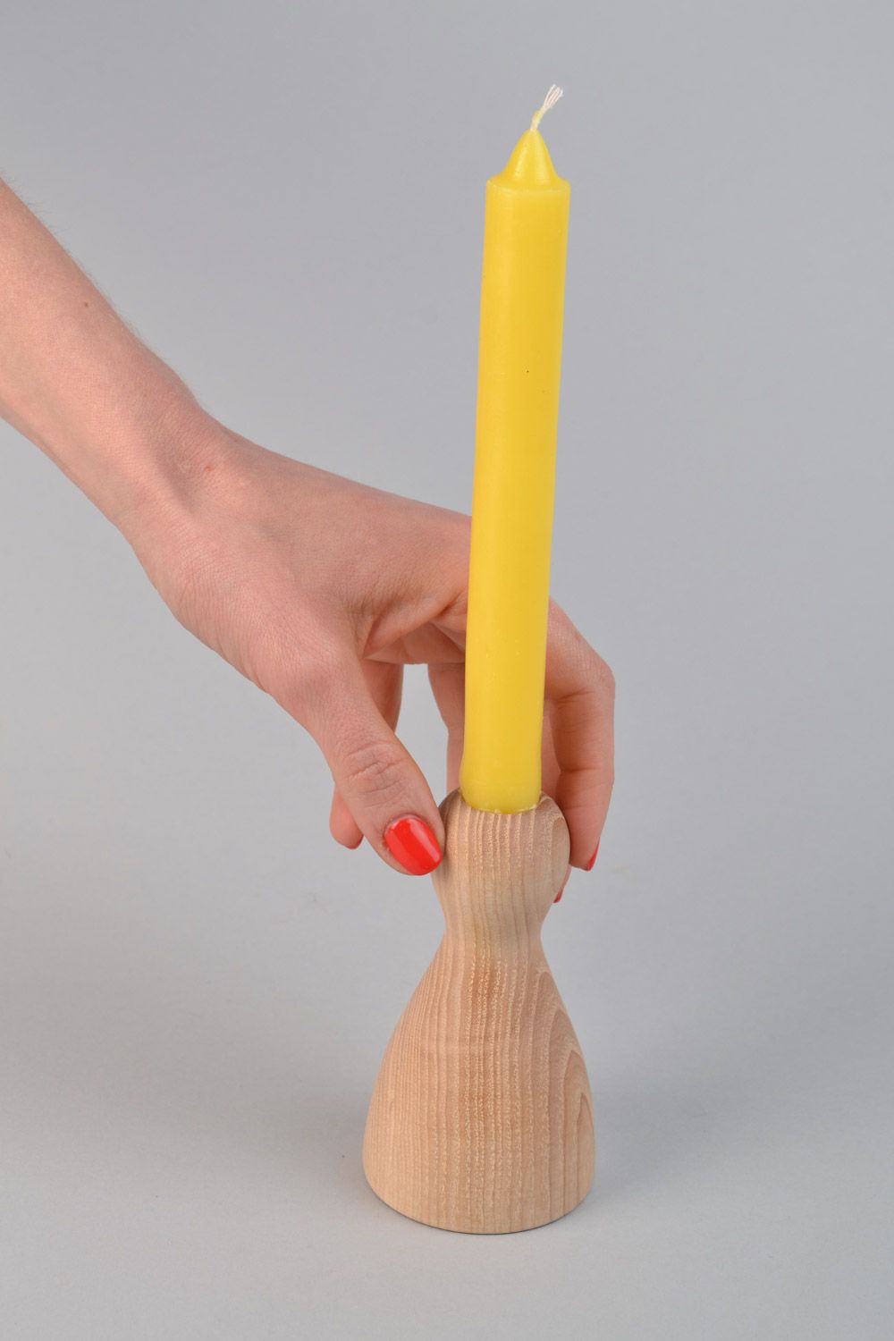 Фигурный деревянный подсвечник ручной работы из клена шлифованый на одну свечу фото 2