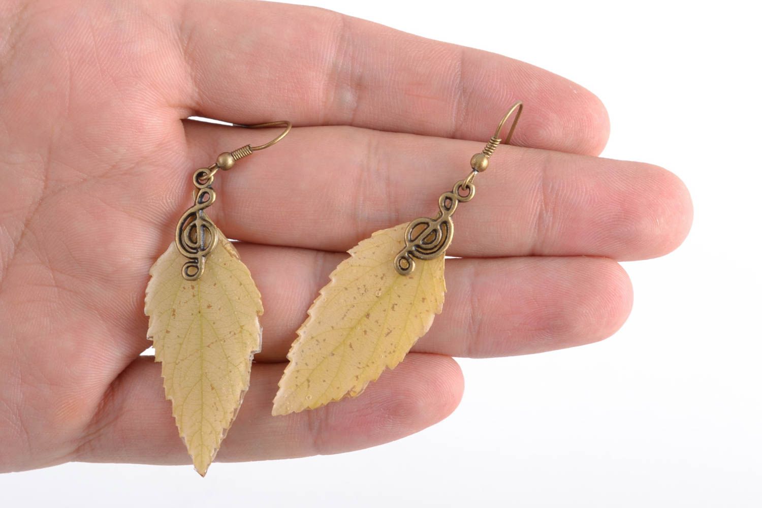 Dangle earrings with real leaves coated with epoxy resin Sheet Music photo 2