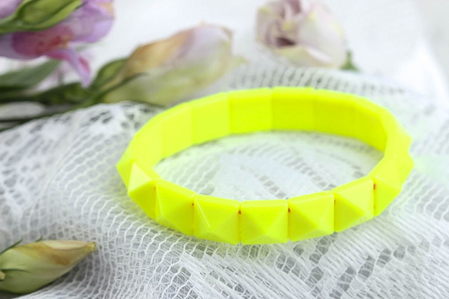 Bracelet jaune éclatant Bijou fait main design stylé Accessoire femme cadeau photo 1