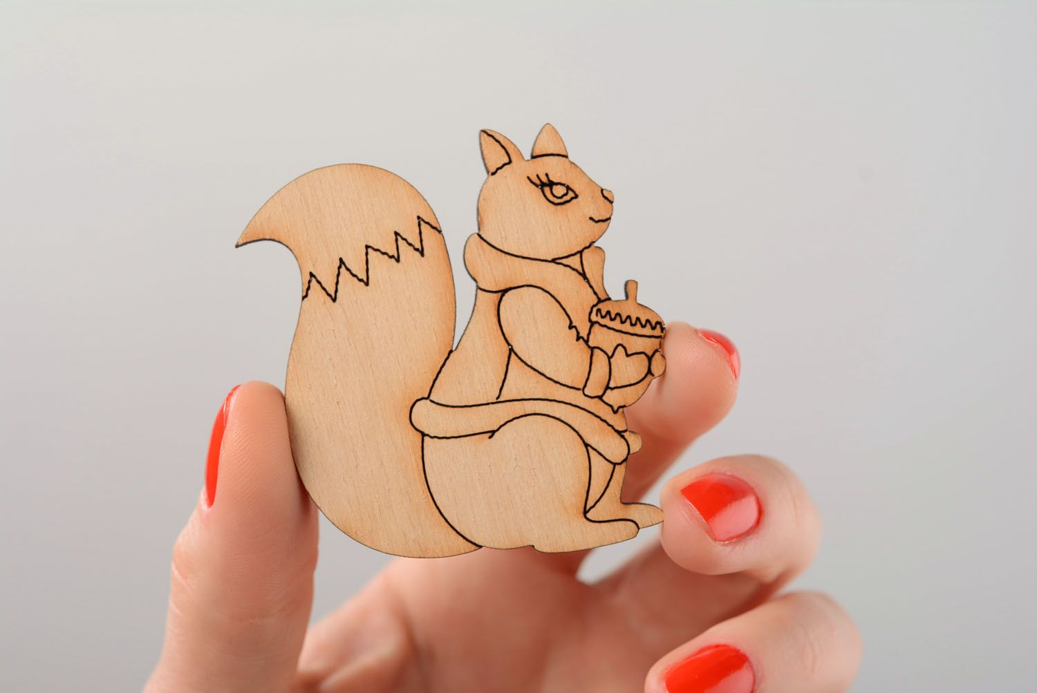 Figurine à décorer en contreplaqué Écureuil dans la fourrure photo 3