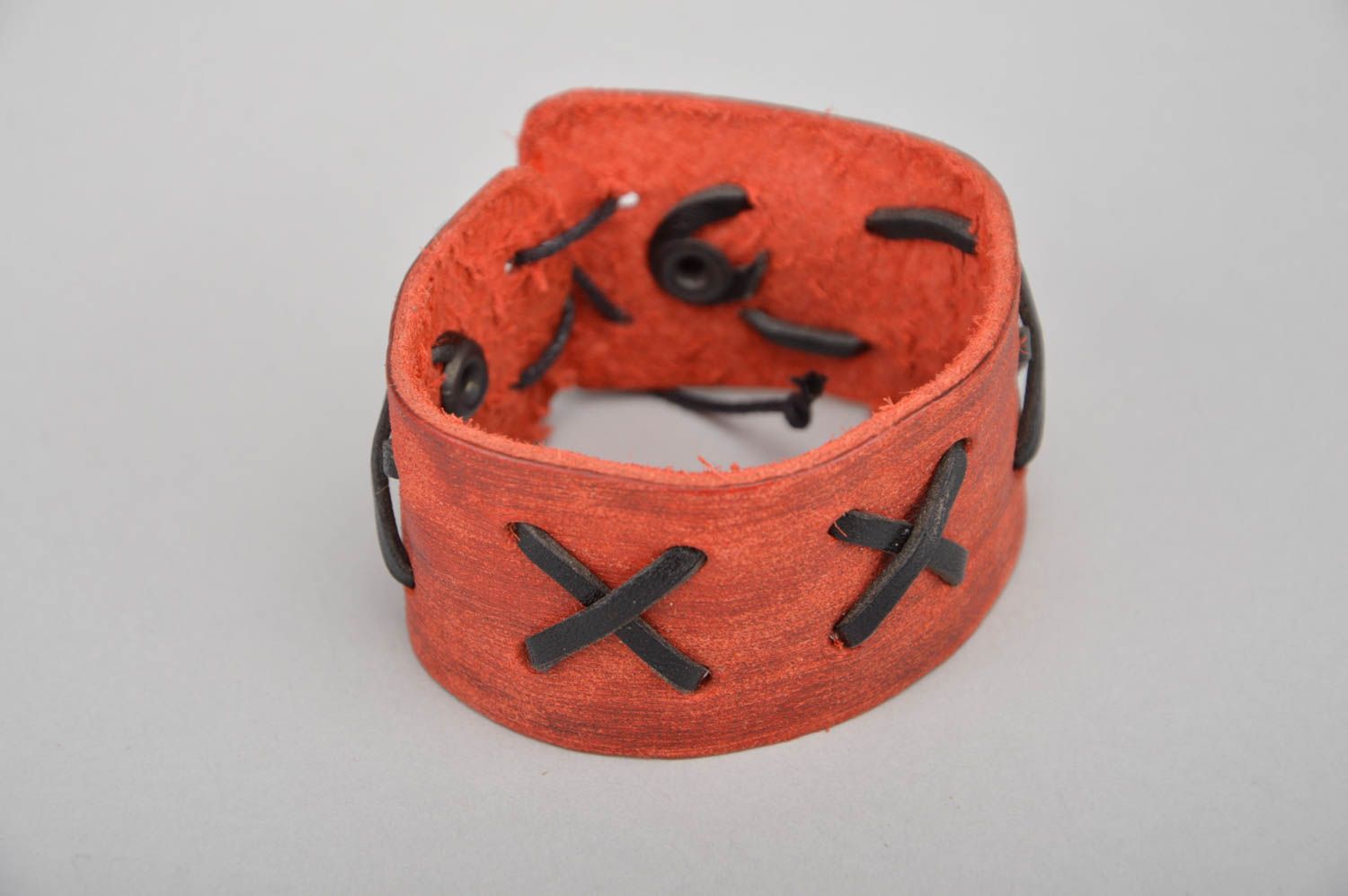 Large bracelet en cuir naturel rouge fait main original accessoire pour femme photo 4