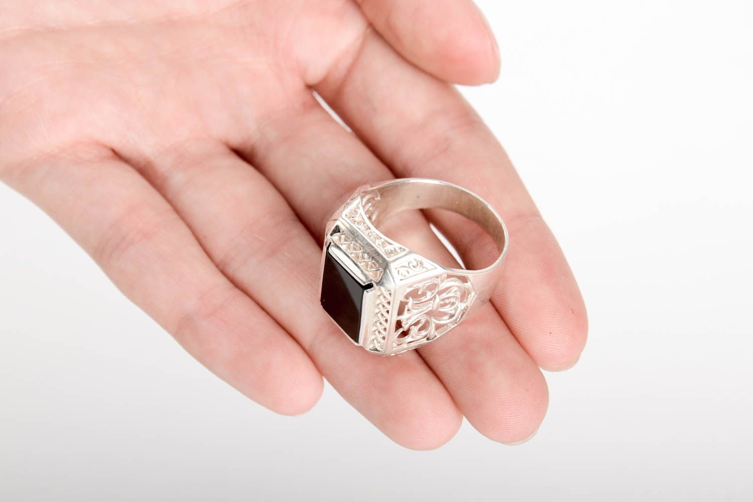 Украшение ручной работы серебряный перстень подарок для мужчины с ониксом фото 5