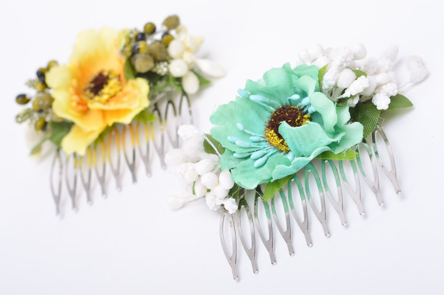 Handmade decorative metal hair comb with white and yellow fabric flowers photo 5
