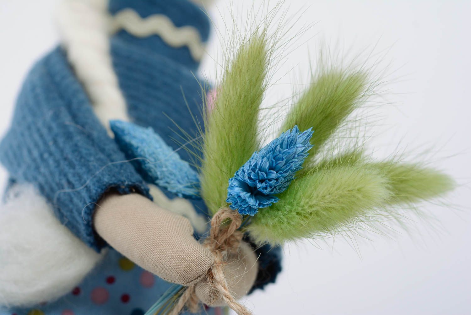 Schöne handmade Spielzeug Puppe aus Stoff Baumwolle für Kinder Mädchen mit Zopf foto 3