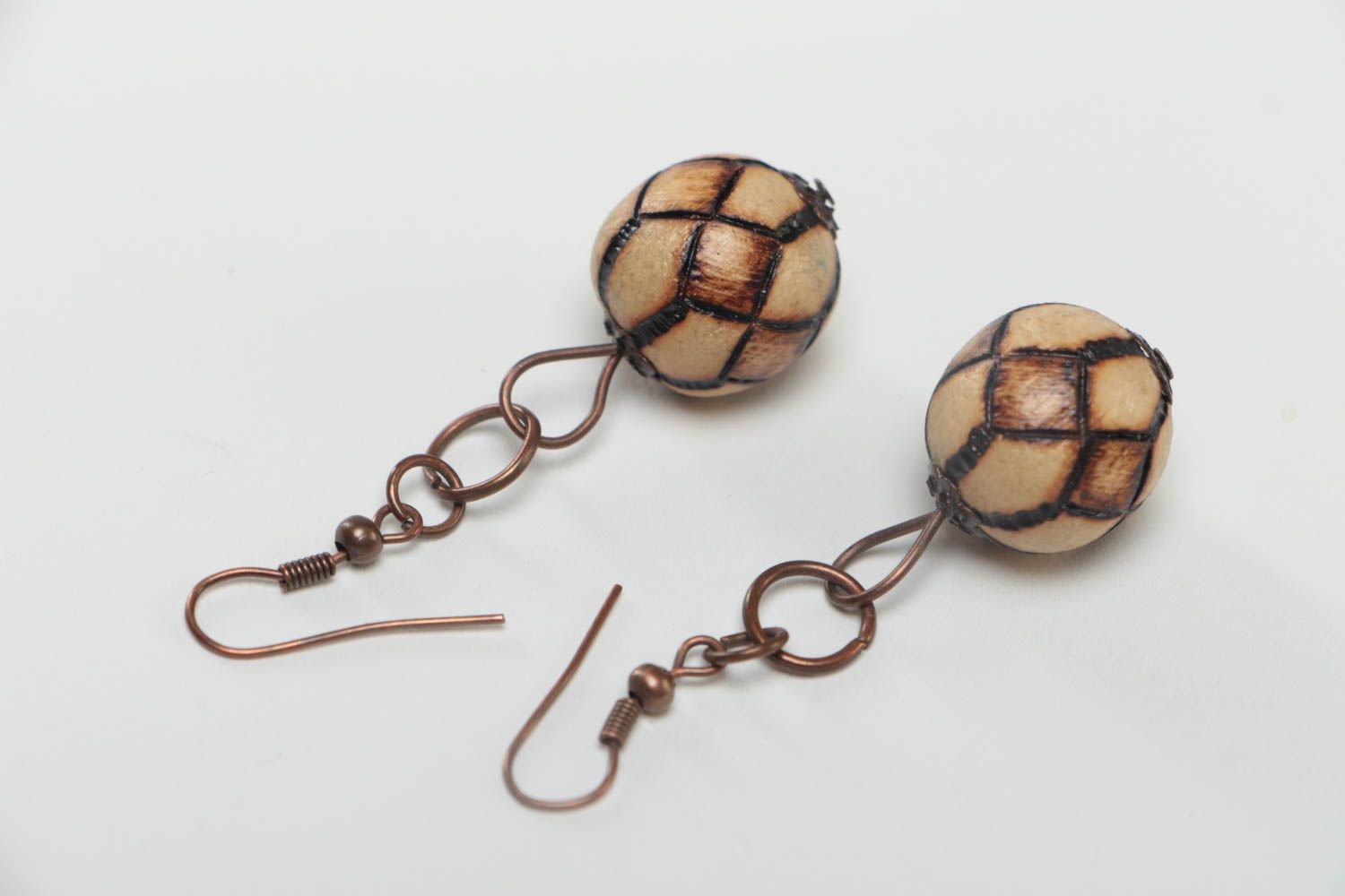 Handmade Ohrringe aus Holz Modeschmuck Ohrhänger Accessoire für Frauen stilvoll foto 4