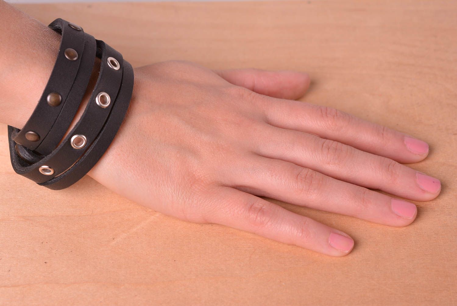 Bracelet cuir Bijou fait main stylé cadeau Accessoire femme design marron photo 2
