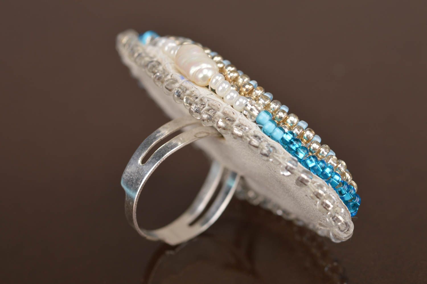 Голубое кольцо вышитое бисером с натуральным агатом ручной работы оригинальное фото 4
