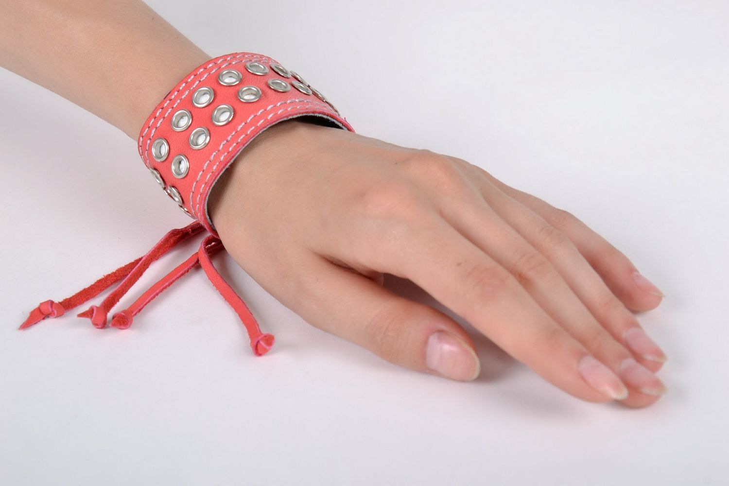 Wide pink leather bracelet with rivets photo 5