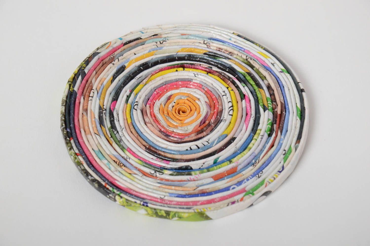 Dessous-de-verre rond en tubes de papier fait main multicolore décor cuisine photo 3