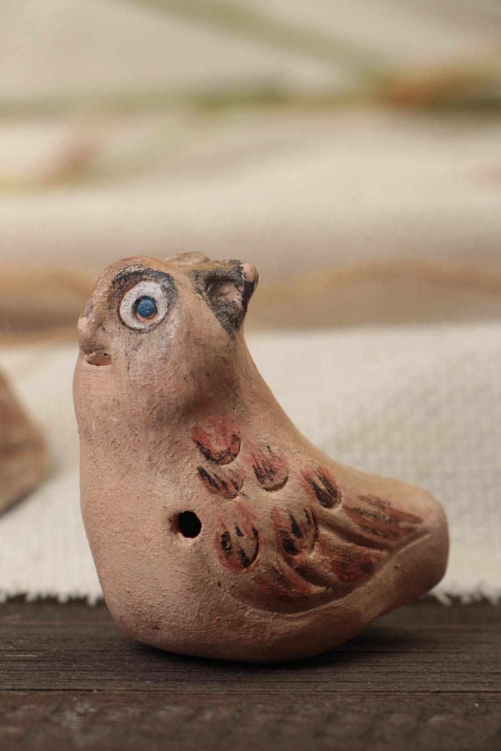 Sifflet oiseau chouette en argile peint de couleurs acryliques fait main photo 1