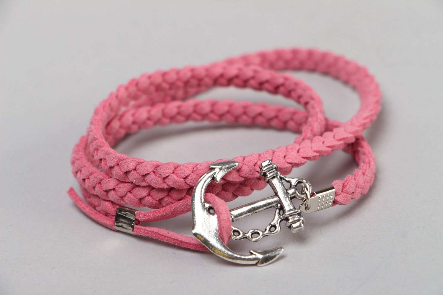 Handmade rosa geflochtenes Armband aus Lederersatz mit Anhänger Anker dreireihig foto 1
