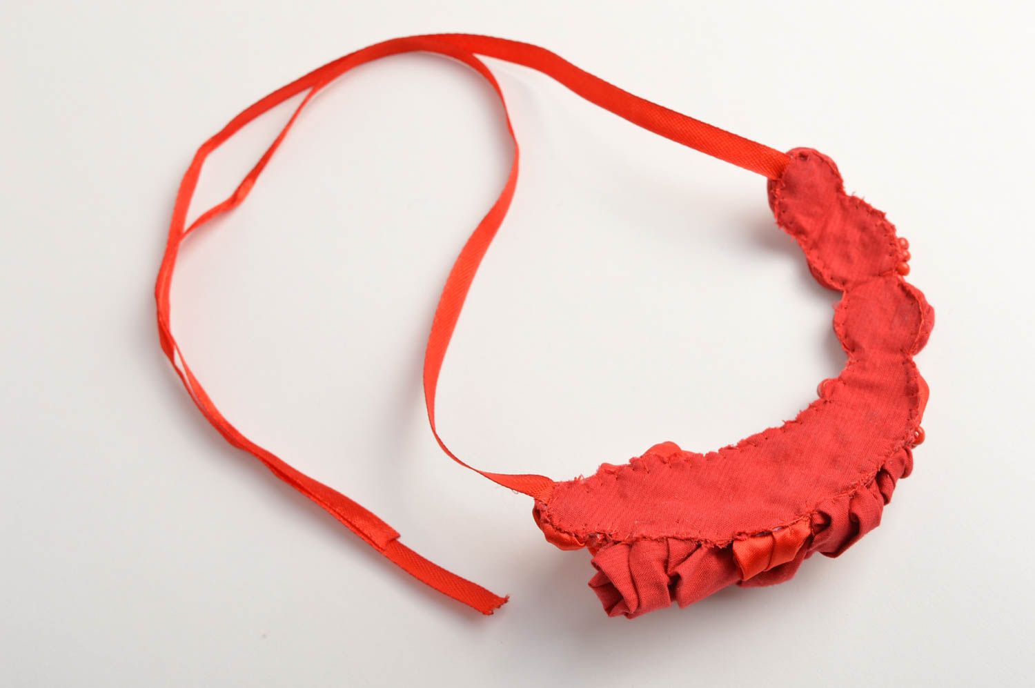 Collier textile Bijou fait main rouge satin calicot Accessoire femme design photo 5