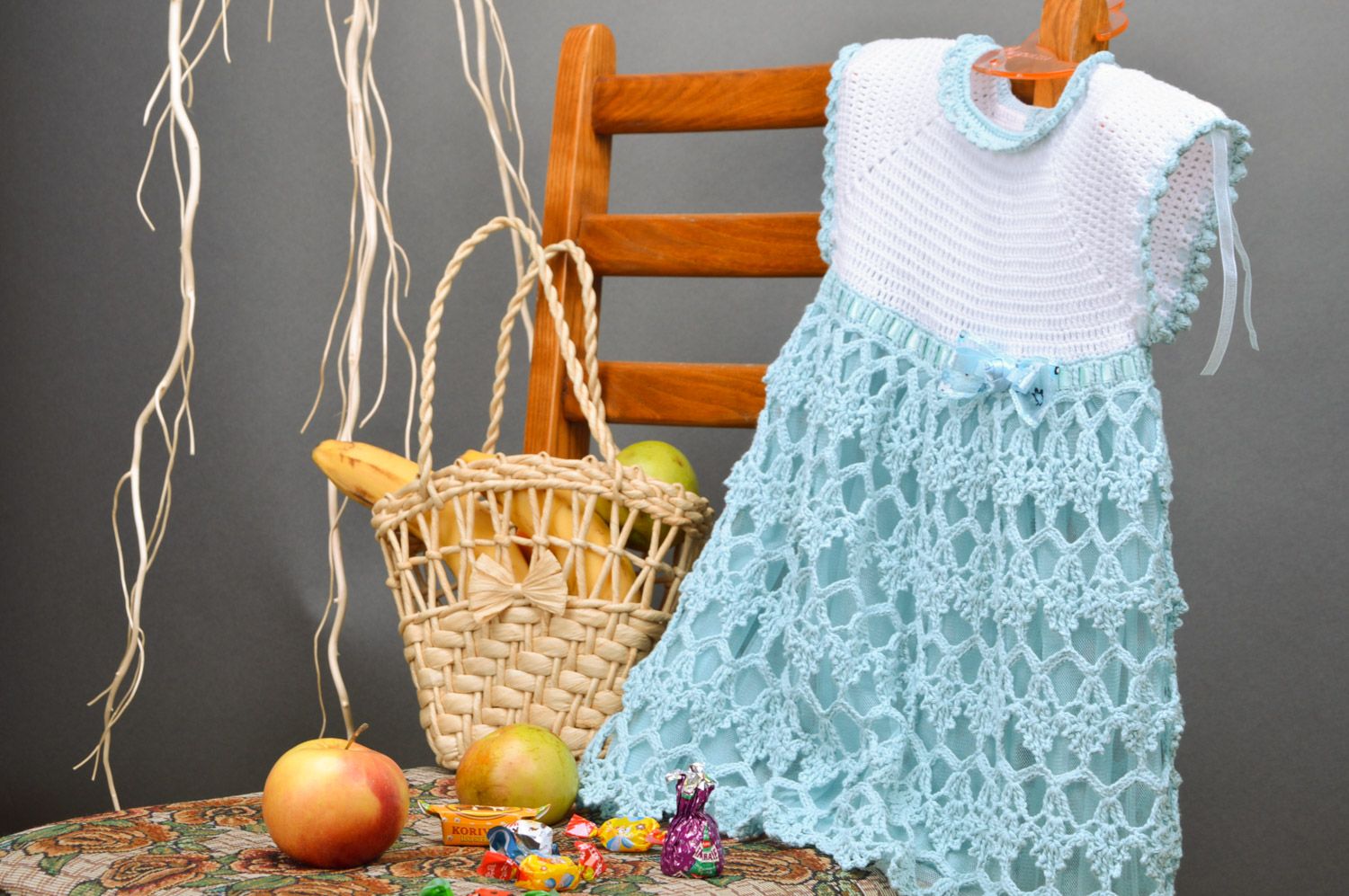 Gehäkeltes Kleid für Kinder aus Baumwolle hellblau für Mädchen handmade schön foto 1