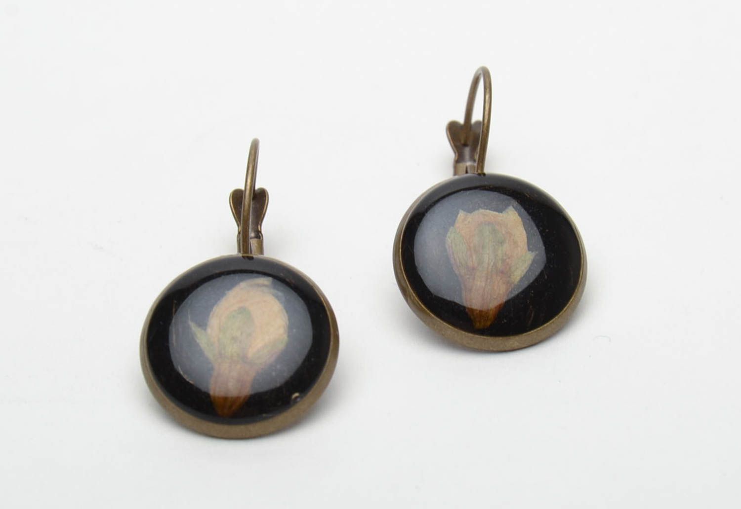 Elegant earrings with natural flowers embedded in epoxy resin photo 3