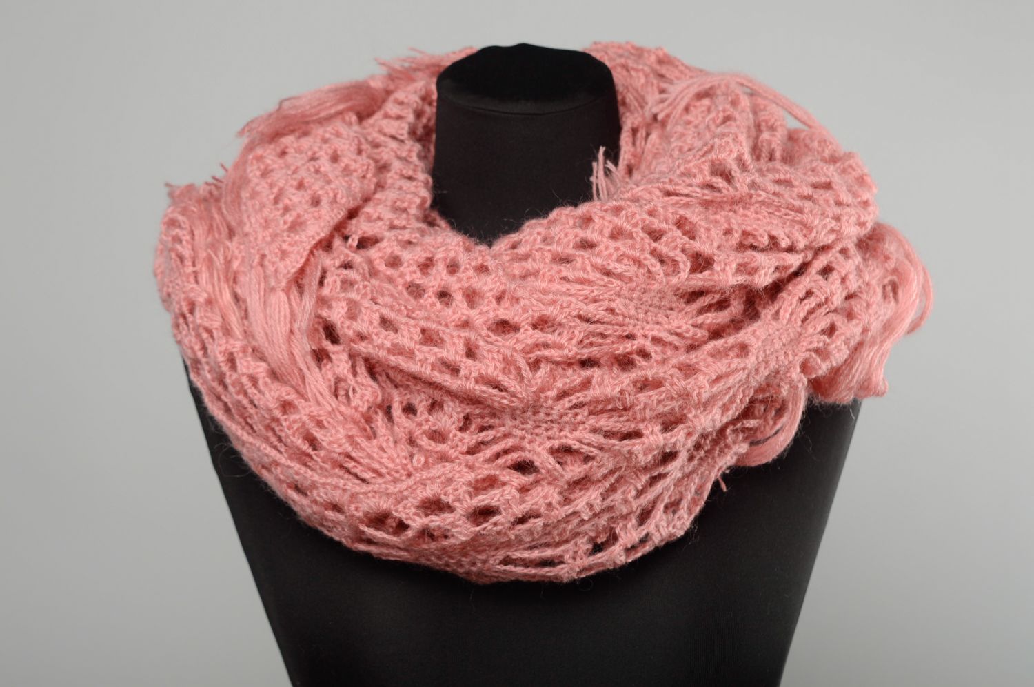 Pink lacy crochet shawl photo 3