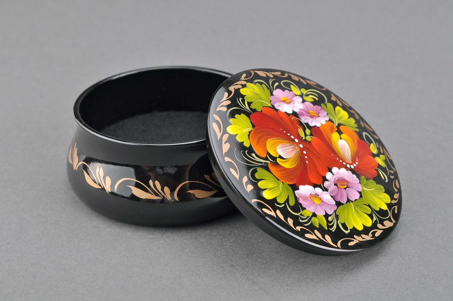 Round wooden jewelry box with concave edges Peonies and asters photo 3
