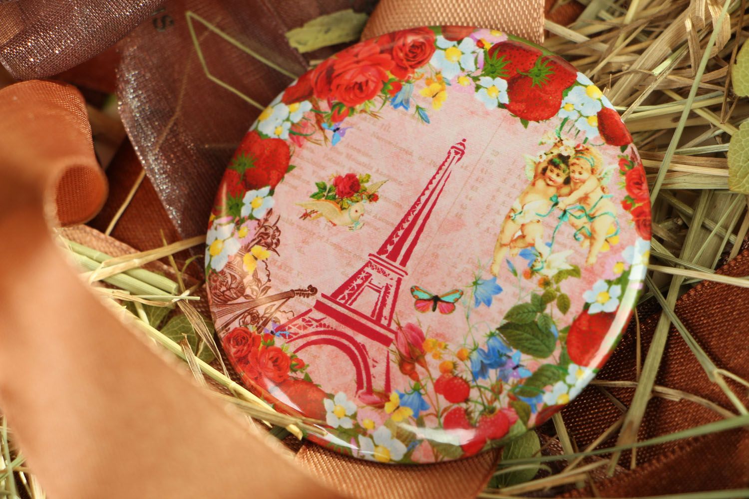 Small pocket mirror with drawing photo 5