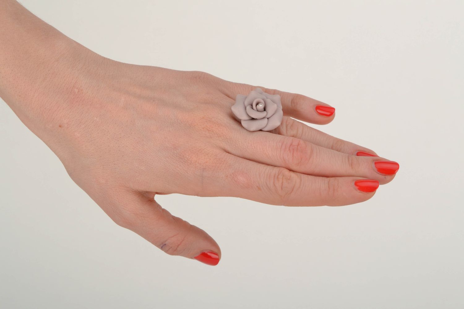 Кольцо из полимерной глины с пастельной розой фото 2