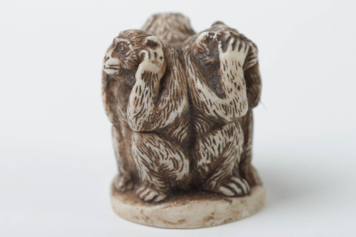 Статуэтка из полимерной смолы и мраморной пудры ручной работы Три обезьяны фото 3