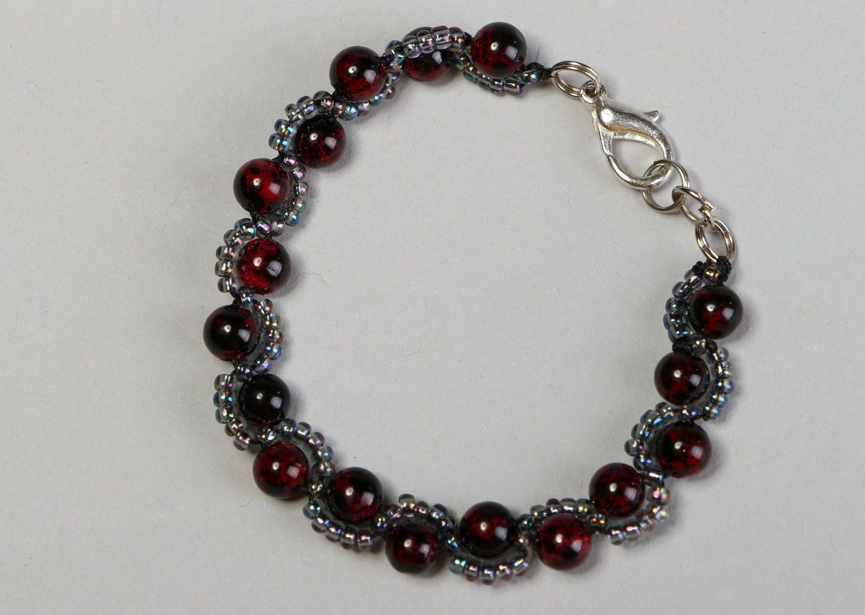 Bracelet with garnet and beads  photo 3