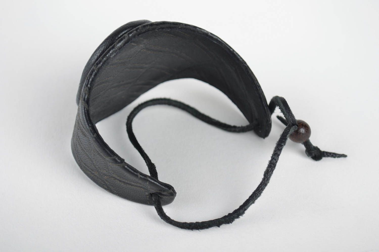 Браслет из кожи ручной работы дизайнерские украшения мужской браслет черный фото 2