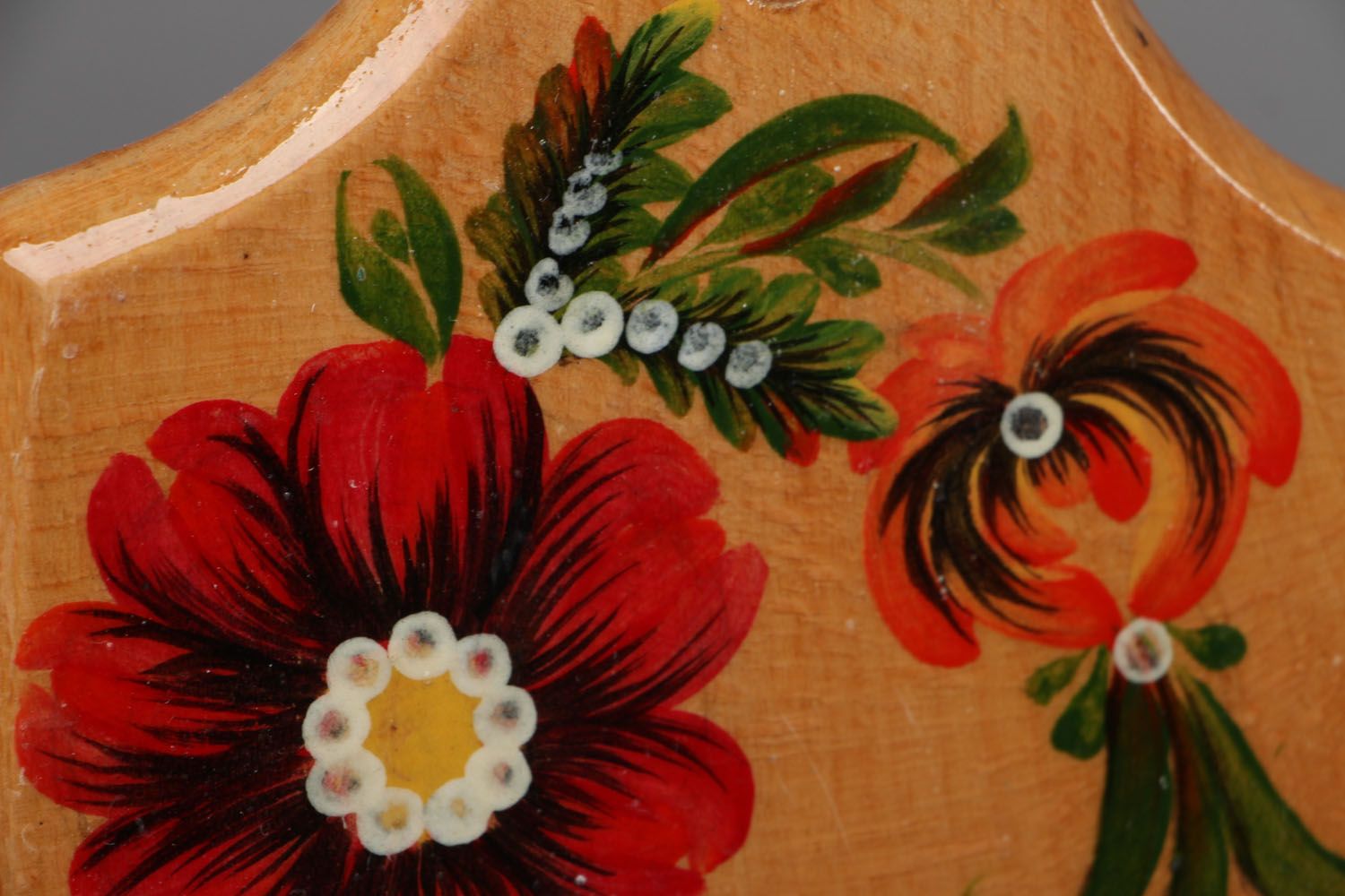 Tábua decorativa de corte com pintura em estilo Petrykivsky  foto 2