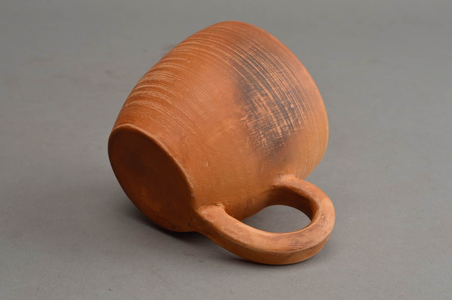 Kleine ungewöhnliche handgemachte Tasse aus Keramik 150 ml für heiße Getränke  foto 4
